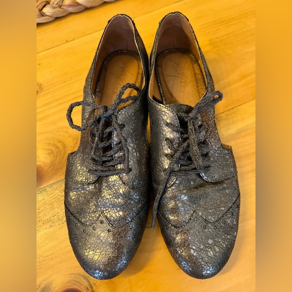 Naya women’s Pewter metallic leather Tahlia oxfords 8.5 - Picture 2 of 8